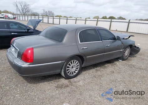 2003 Lincoln Town Car Signature из США, поврежденный, VIN 1LNHM82W33Y697642